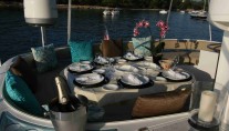 Motor yacht WAVE -  Flybridge Dining